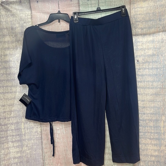 - Brand new with tags Woman’s Madison Park - Signature 2pc Lounge Set. Siz… - Picture 11 of 16